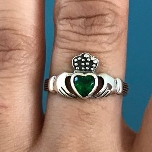 Sterling Silver Celtic Emerald Claddagh Ring